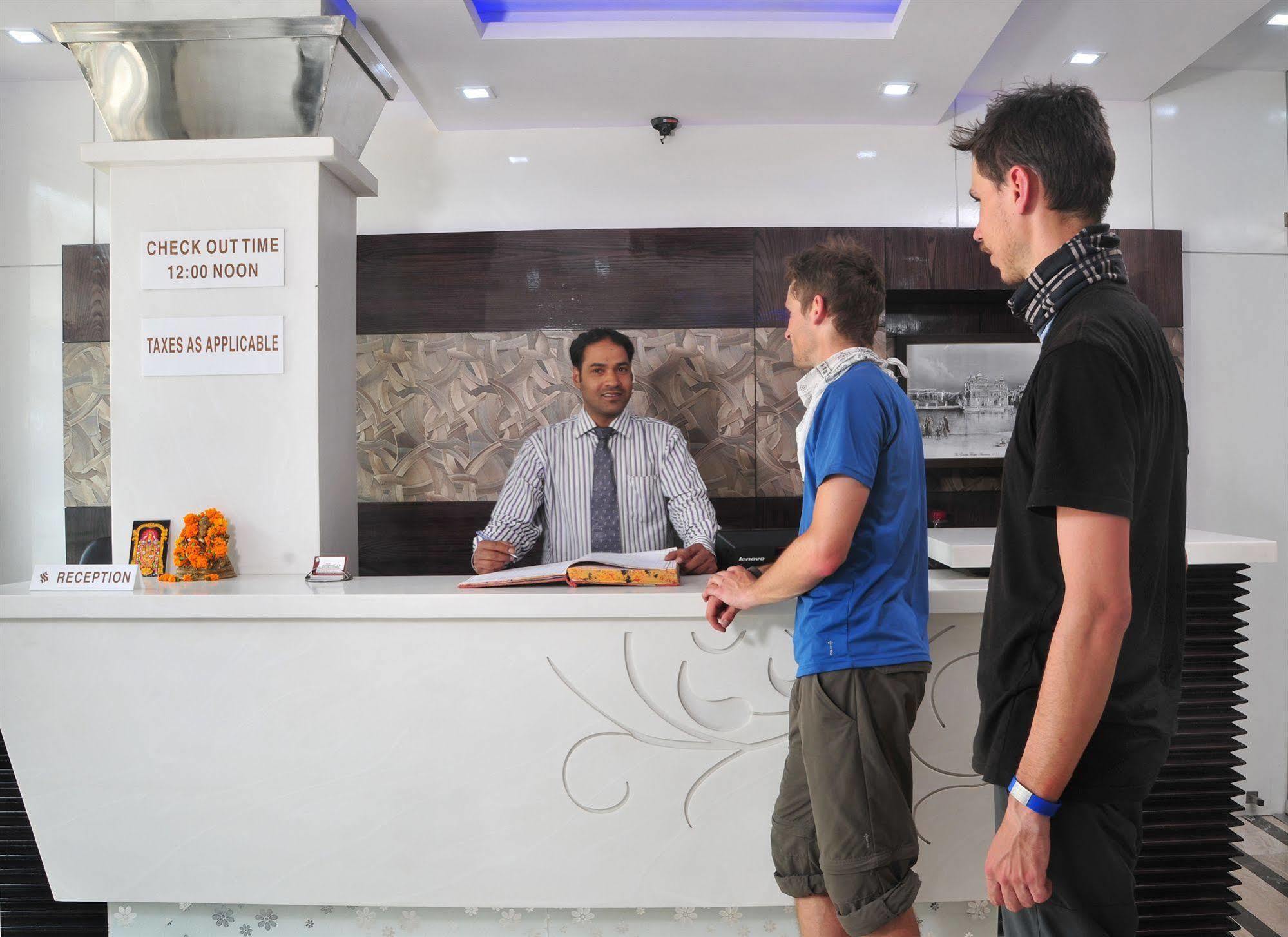 Hotel Stay Well Dx New Delhi Exteriör bild
